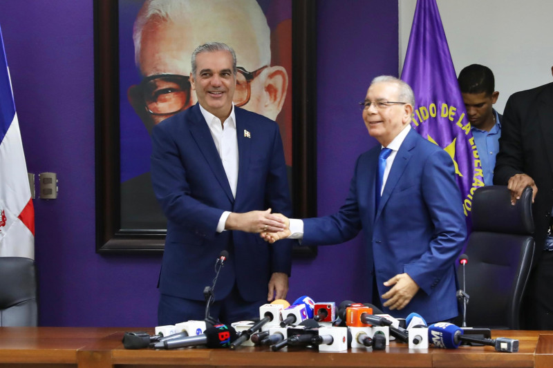 Abinader y Danilo dan seguimiento a la crisis haitiana en una reunión de casi dos horas